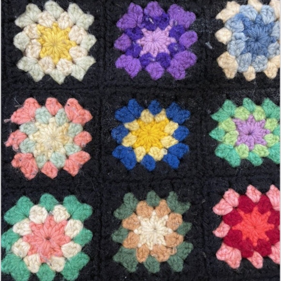 VINTAGE Handmade Blanket Retro Granny Square Crochet Afghan Black 41''x71'' - Picture 1 of 3
